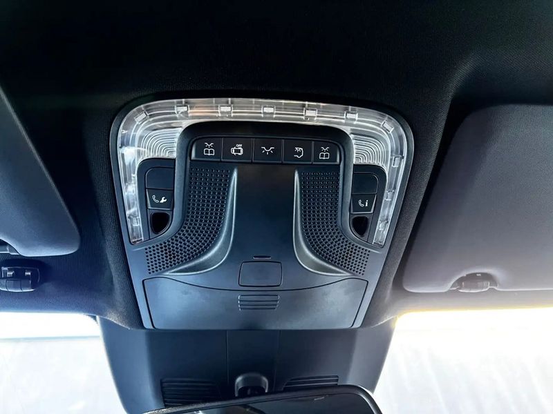 Mercedes-Benz 310 Van • 2019 • 81,000 km 4