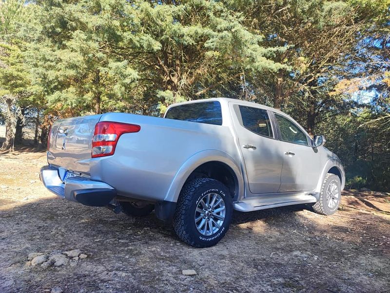 Mitsubishi L200 • 2017 • 246,000 km 2