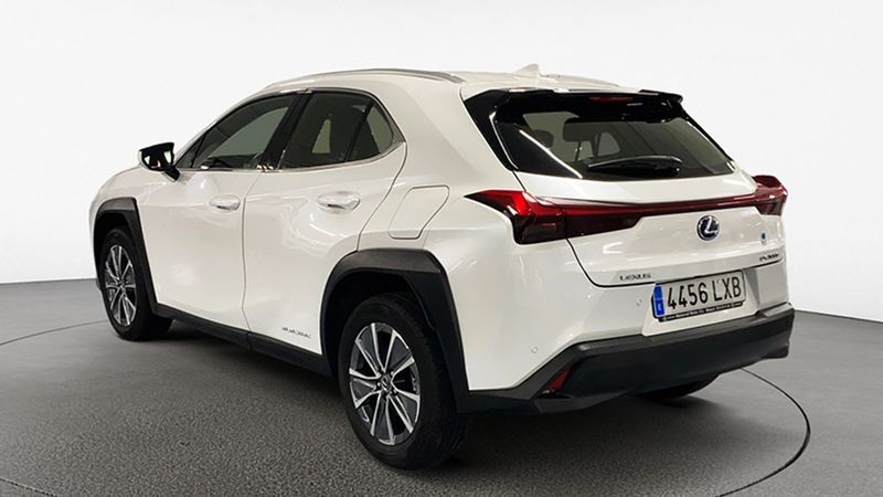 Lexus UX • 2022 • 9,000 km 3