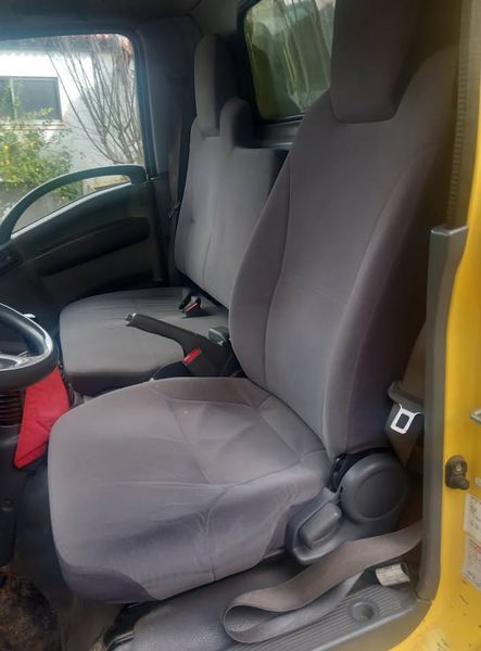 Isuzu Canter • 2011 • 195,000 km 7