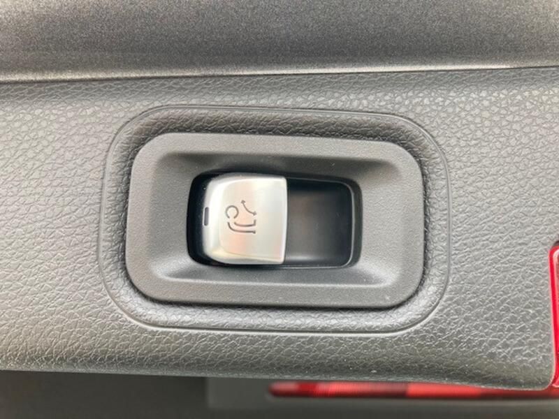 Mercedes-Benz E-Class • 2020 • 30,038 km 16