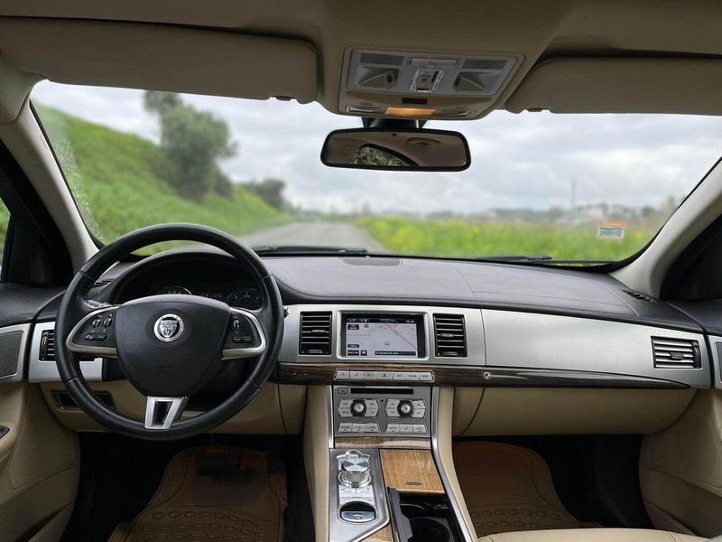 Jaguar XF • 2012 • 198,000 km 8