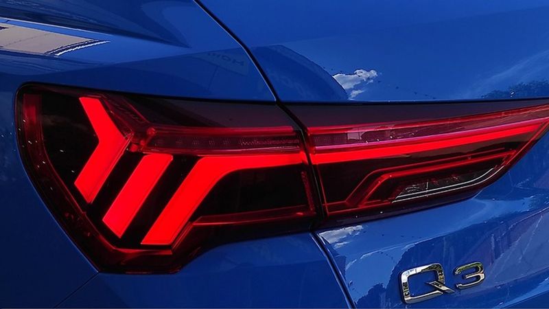 Audi Q3 • 2023 • 12,679 km 15