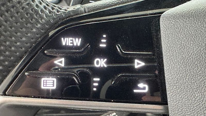 Audi e-tron • 2022 • 24,221 km 4