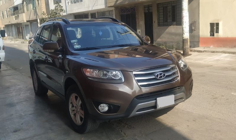 Hyundai Santa Fe • 2012 • 140,000 km 3