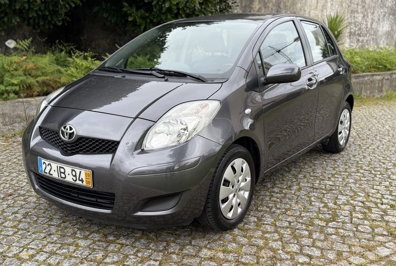 Toyota Yaris • 2009 • 99,750 km 1