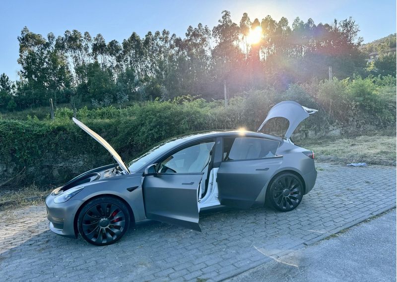 Tesla Model 3 • 2012 • 80,000 km 3
