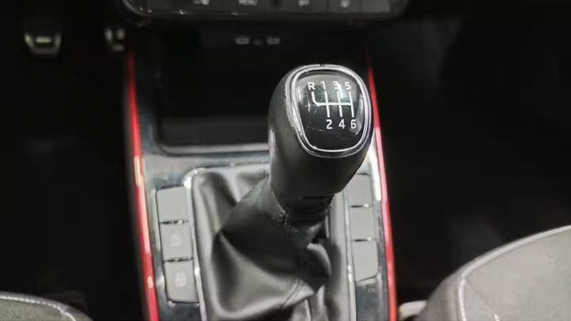 Škoda Fabia • 2022 • 67,247 km 5
