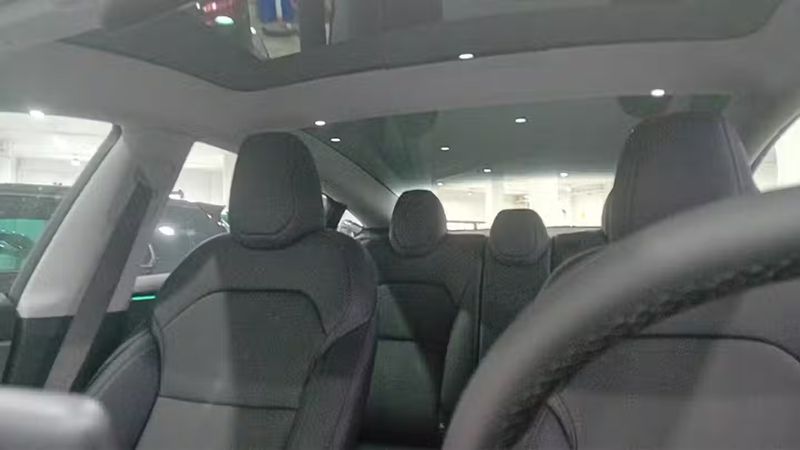 Tesla Model 3 • 2024 • 6,870 km 6