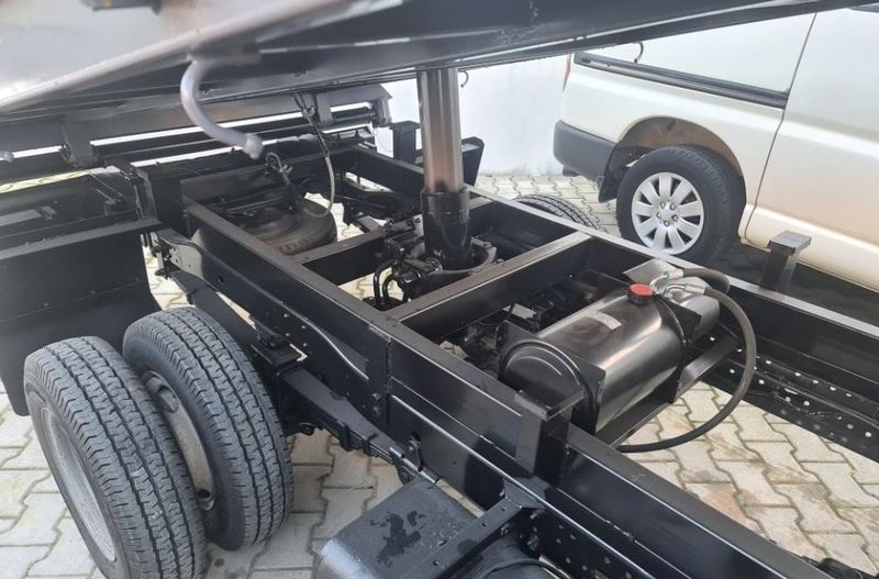 Toyota Dyna • 2001 • 280,000 km 8