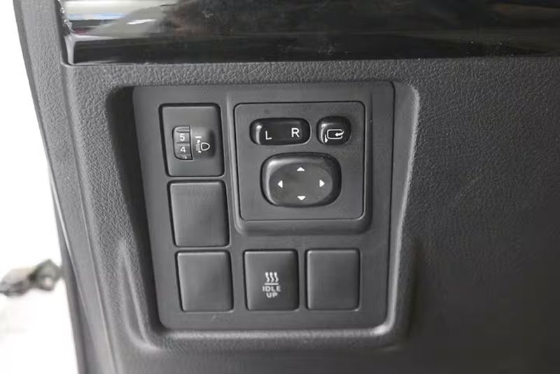 Toyota Land Cruiser • 2017 • 74,991 km 10