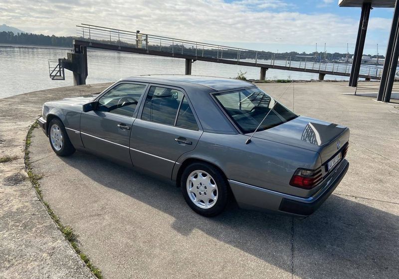 Mercedes-Benz E • 1990 • 170,000 km 6