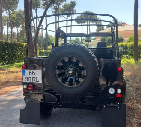 Land Rover Defender • 2001 • 143,000 km 5