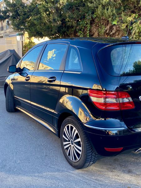Mercedes-Benz Trieda B • 2011 • 220,000 km 8