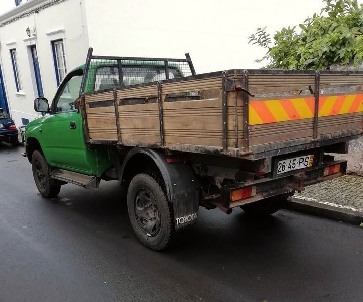 Toyota Hilux • 2000 • 300,000 km 2