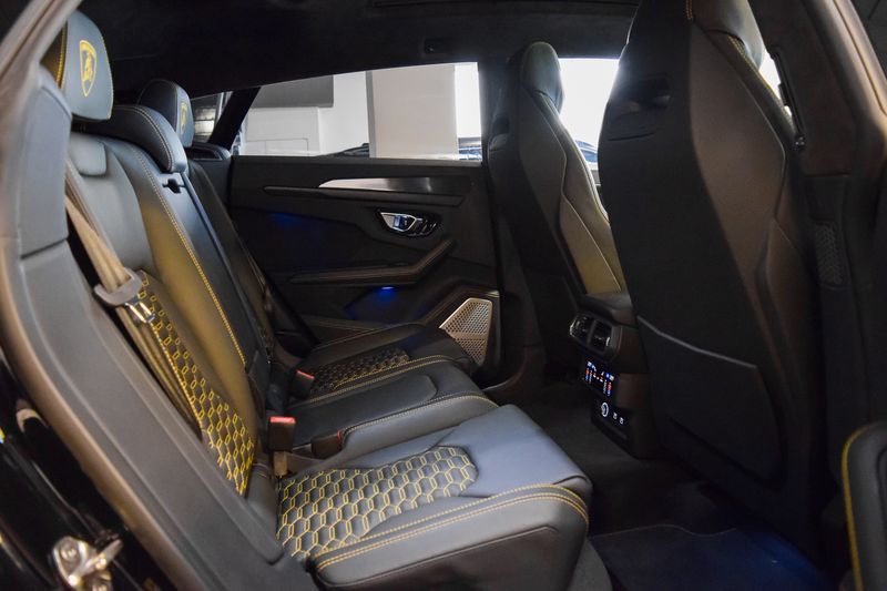 Lamborghini Urus • 2022 • 25,000 km 9