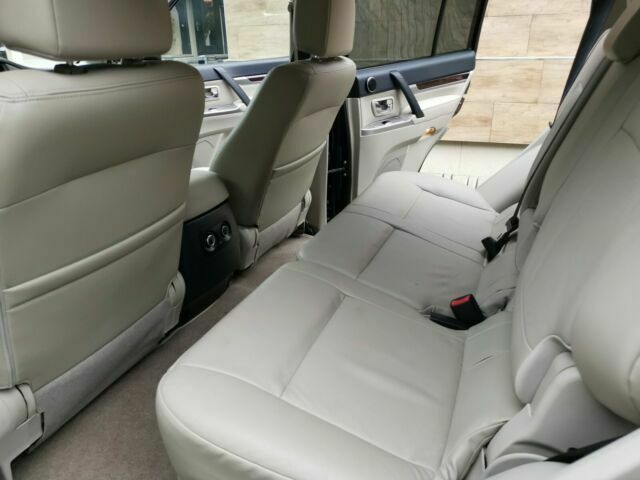 Mitsubishi Pajero • 2017 • 77,000 km 5