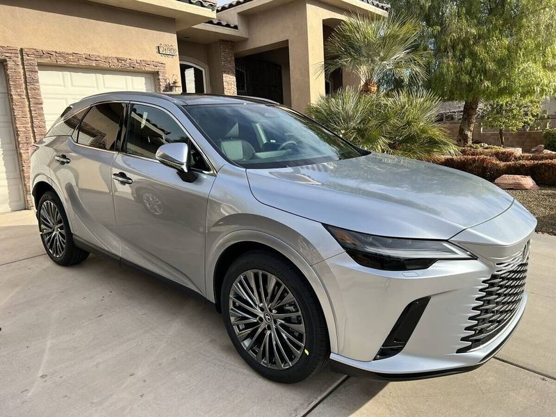 Lexus RX • 2023 • 22,000 km 2