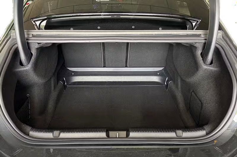 Mercedes-Benz E-Class • 2024 • 16,566 km 9