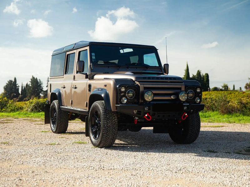 Land Rover Defender • 2011 • 83,000 km 15