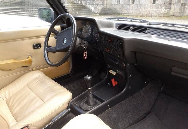 BMW 328i • 1981 • 197,000 km 2