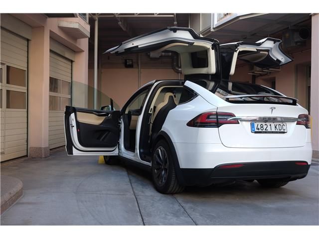 Tesla Model X • 2017 • 128,000 km 5