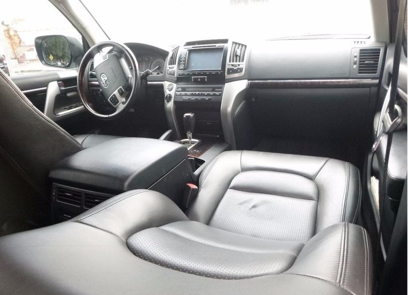 Toyota Sequoia • 2015 • 110,000 km 4