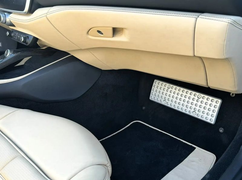 Ferrari Portofino • 2020 • 17,600 km 26