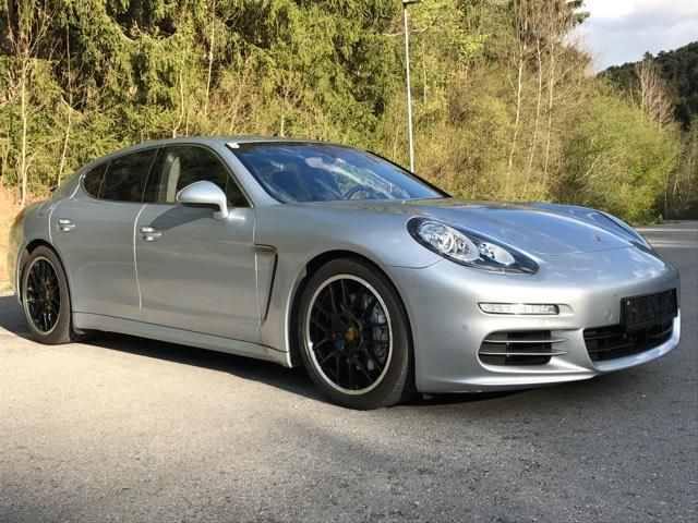 Porsche Panamera • 2013 • 155,000 km 3