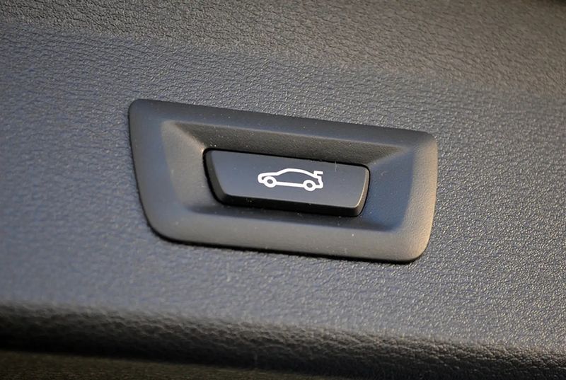 BMW X1 • 2018 • 186,000 km 12