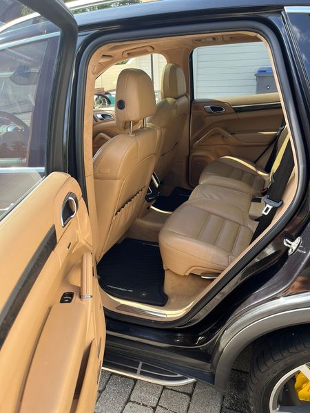 Porsche Cayenne • 2011 • 293,000 km 5