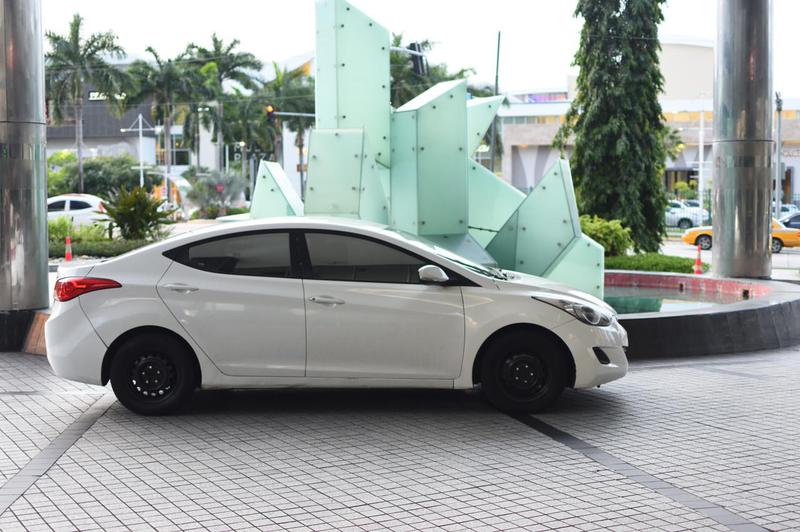 Hyundai Elantra • 2013 • 158,546 km 4