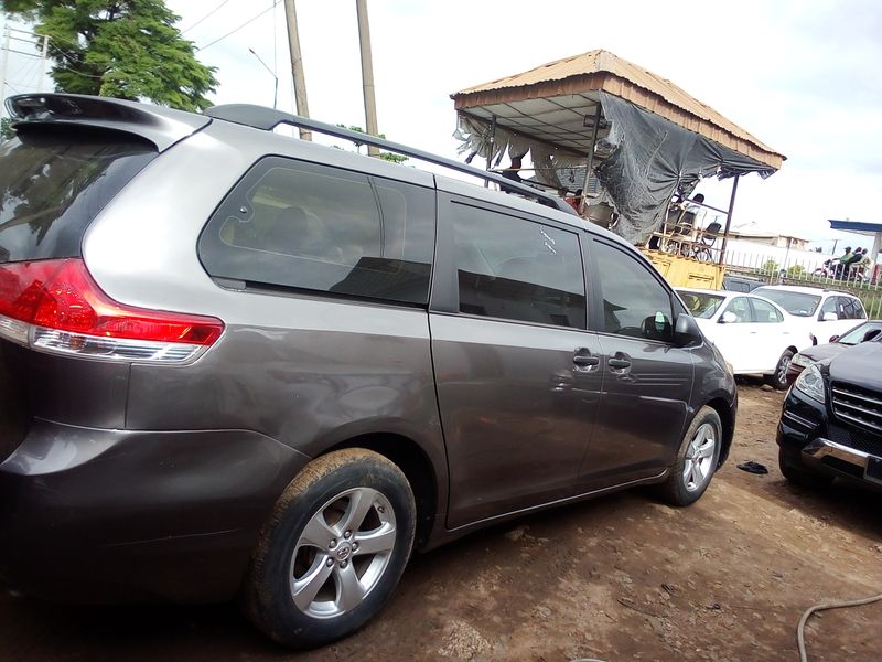 Toyota Sienna • 2012 • 10,000 km 1