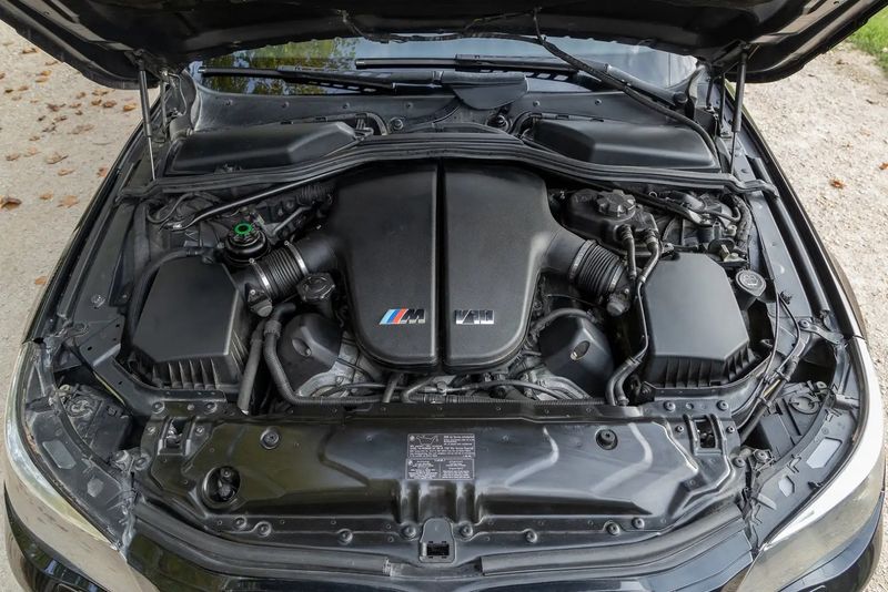 BMW 5 Series • 2007 • 137,700 km 12