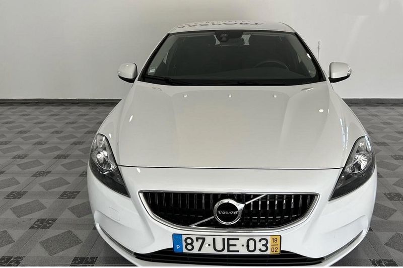 Volvo V40 • 2018 • 110,000 km 5