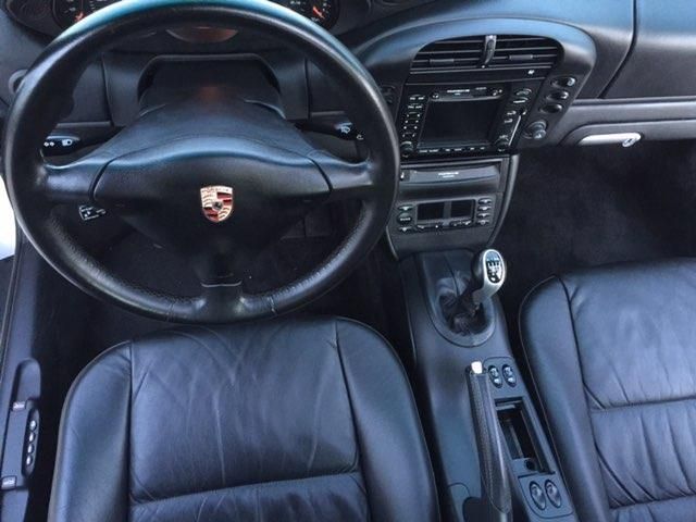 Porsche 911 Carrera • 2002 • 135,000 km 10