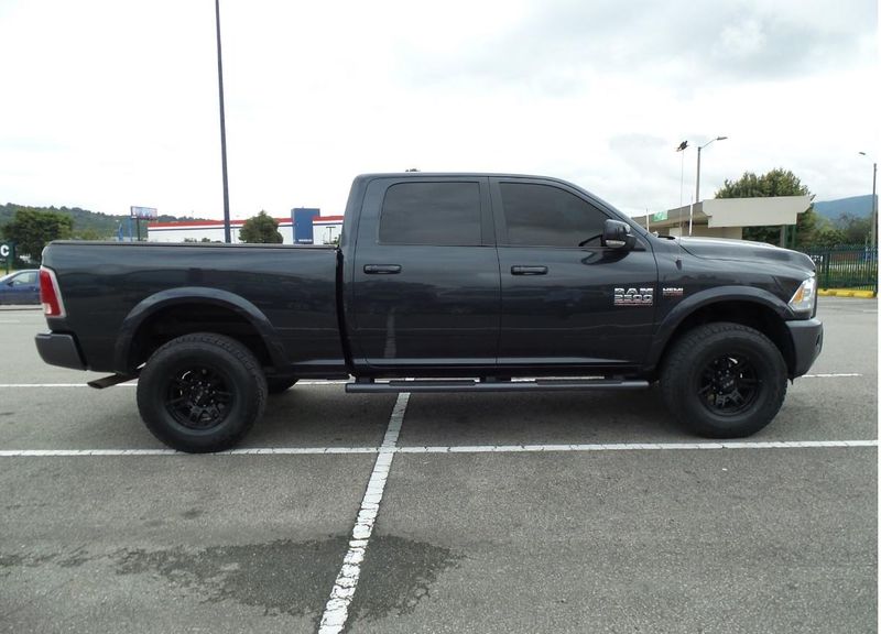 Dodge Ram Pickup 2500 • 2013 • 140,000 km 4