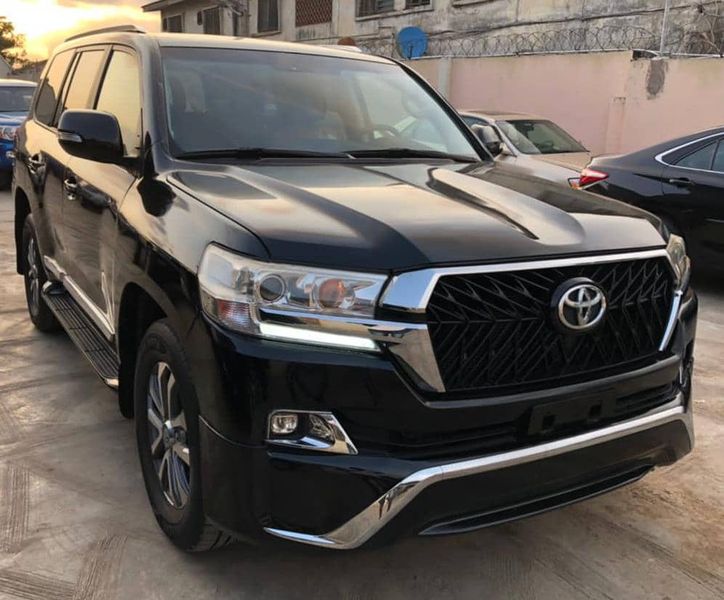 Toyota Land Cruiser • 2015 • 32 km 1
