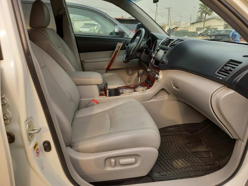 Toyota Highlander • 2013 • 58,219 km 2