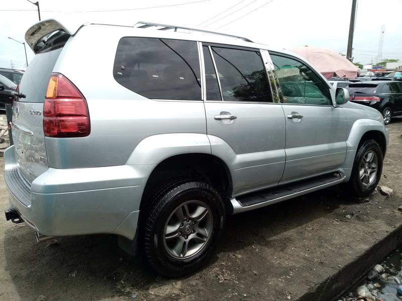 Lexus GX • 2006 • 73,959 km 2