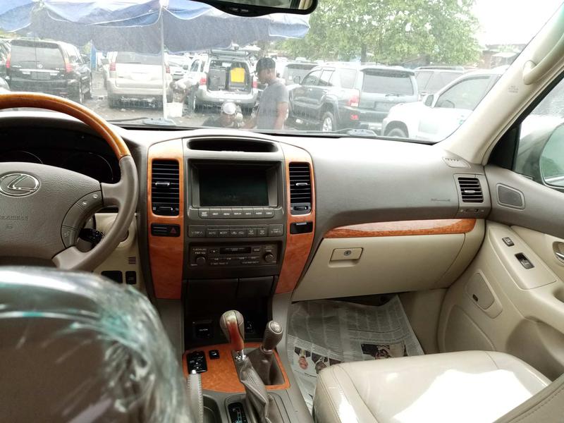 Lexus GX • 2006 • 71,262 km 2