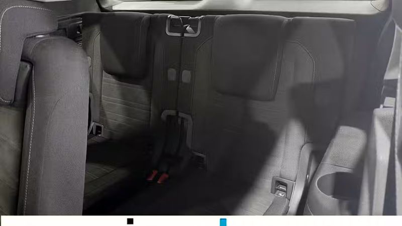 Volkswagen Touran • 2021 • 52,948 km 2