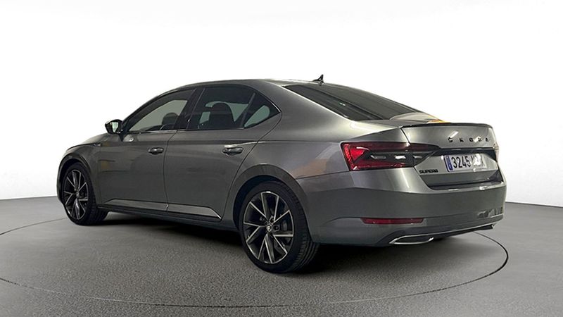 Škoda Superb • 2023 • 6,750 km 2
