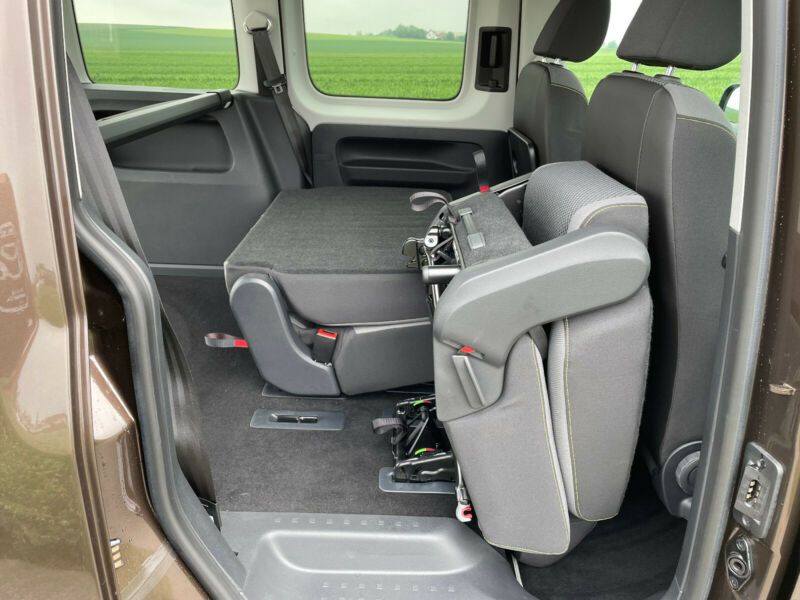 Volkswagen Caddy • 2019 • 94,500 km 12