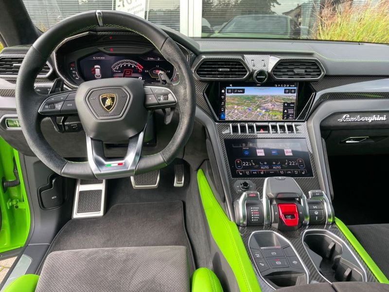 Lamborghini Urus • 2021 • 24,500 km 3