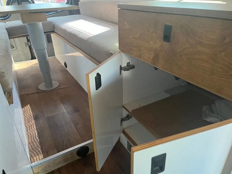 Mercedes-Benz Sprinter • 2012 • 164,500 km 11