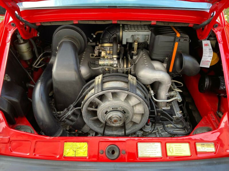 Porsche Carrera GT • 1988 • 150,000 km 12