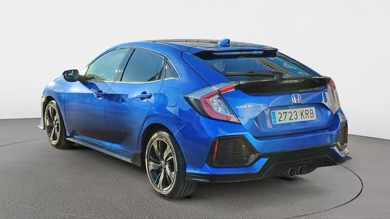 Honda Civic • 2018 • 123,324 km 3