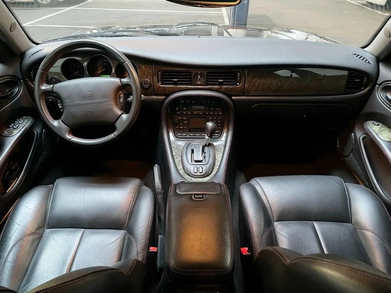 Jaguar XJR • 2002 • 97,500 km 5