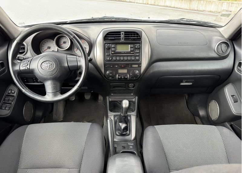 Toyota RAV4 • 2003 • 200,000 km 5